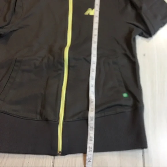 New Balance Ladies Track Jacket SZ Medium Full Zip - Picture 5 of 7